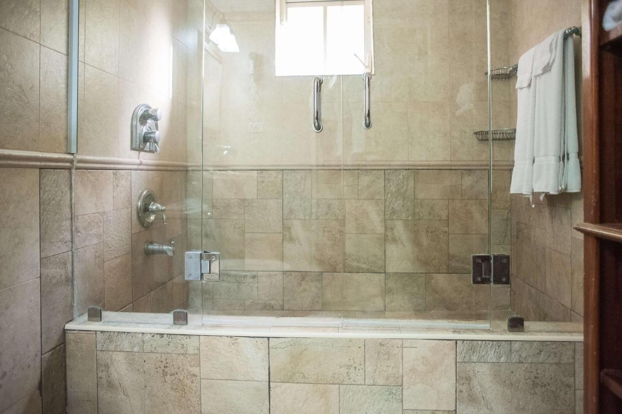 Seawind Beach Apartments モンテゴ・ベイ エクステリア 写真