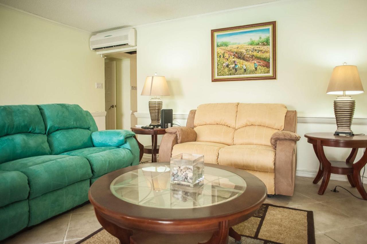 Seawind Beach Apartments モンテゴ・ベイ エクステリア 写真