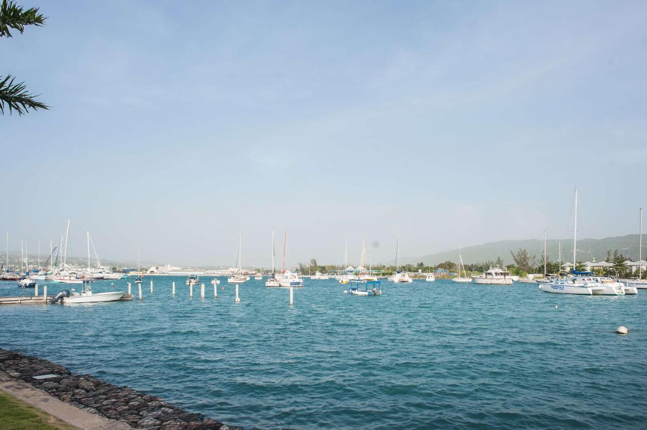 Seawind Beach Apartments モンテゴ・ベイ エクステリア 写真